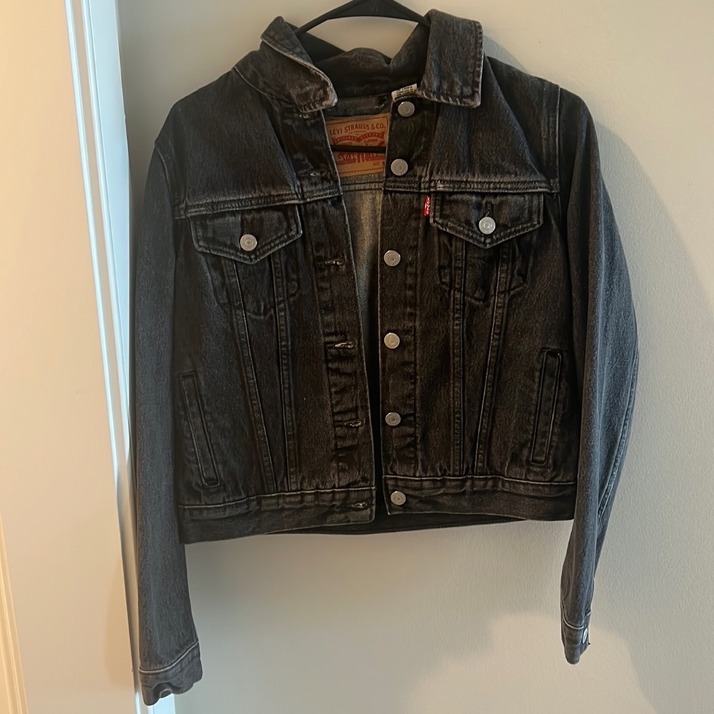 Levi’s: Black Jean Jacket